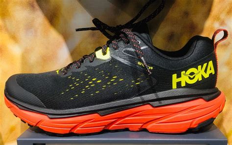 hoka vs brooks running shoes